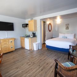 Westport RV Park & Motel - Queen bed Room