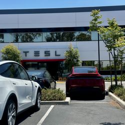 Tesla - Thousand Oaks