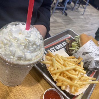 Fatburger & Buffalo's Express - Chocolate Milkshake, XXL Fatburger (1lb) and Skinny Fries - Burgers Near Me - Suisun City, California Fatburger & Buffalo's Express - Chocolate Milkshake, XXL Fatburger (1lb) and Skinny Fries - Burgers Near Me - Suisun City, California
