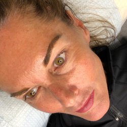 An Eye For Beauty - Eyebrows done