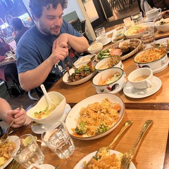Oraan Thai Eatery - Pad Thai, yellow curry, chicken dishes - Thai Near Me - San Francisco, California