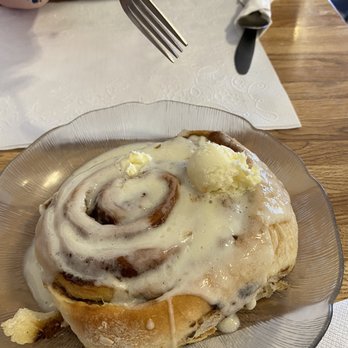 Grandpa's Kitchen - Cinnamon roll - Breakfast & Brunch Near Me - Kingman, Arizona