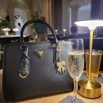 The Ambassador Room - Hotels Near Me - Chicago, Illinois