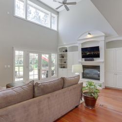 Dale Carstensen - Urban Nest Realty - Interior Listing Prep and professional photos. Oregon City, Shiloh Lane