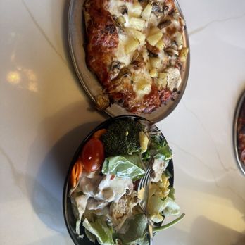 Toppers Pizza Place - Pineapple mushroom lunch pizza with lunch size salad - Pizza Near Me - Simi Valley, California Toppers Pizza Place - Pineapple mushroom lunch pizza with lunch size salad - Pizza Near Me - Simi Valley, California