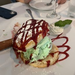 Dessert, pistachio ice cream sandwich Dessert, pistachio ice cream sandwich