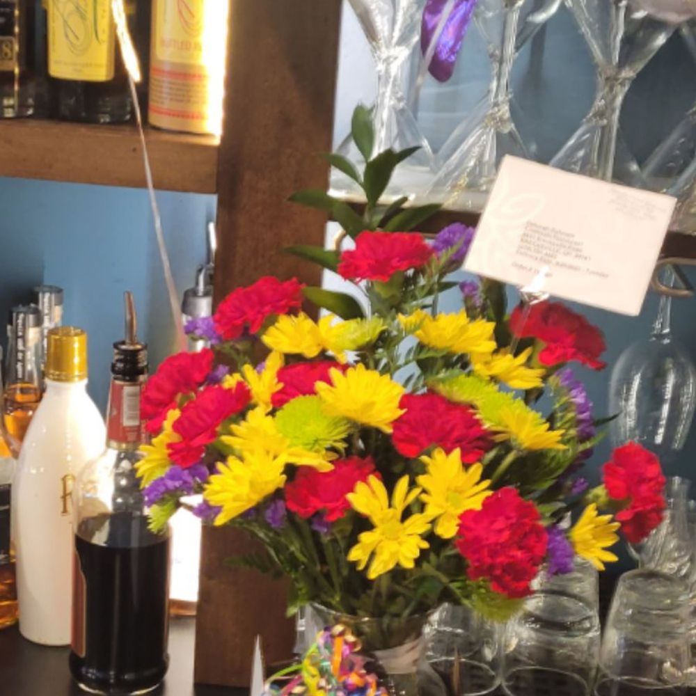 A lame excuse for a $100 floral arrangement...I could have done better myself... DESPICABLE AND EMBARRASSING TO GIVE TO MY FRIEND!!