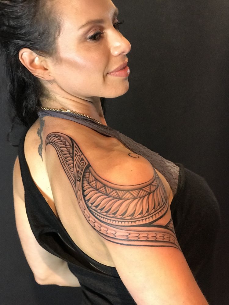 Islandtat Evolve Logo