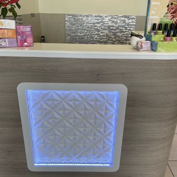 Crystal Nails & Spa - Nail Salons Near Me - Maple Glen, Pennsylvania