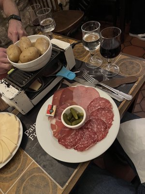 Pain Vin Fromages by null