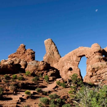Arches National Park - The morning moon sets over Turret Arch! - Parks Near Me