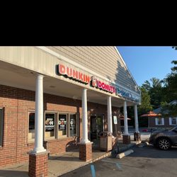 Dunkin' - Entrance