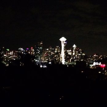 Kerry Park - Picture doesn't do it justice. - Parks Near Me - Seattle, Washington