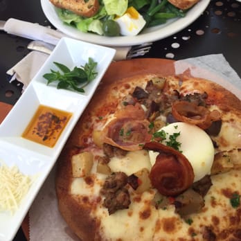 Urth Caffé-Pasadena - Sunrise pizza. Drooool - Cafes Near Me - Pasadena, California