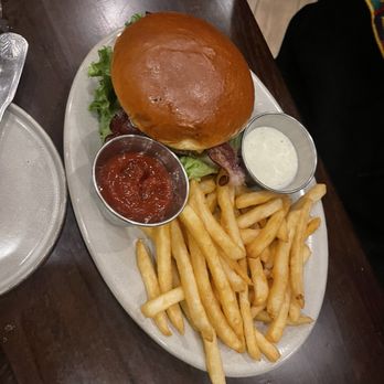 La Bodega Brewing - Burger - Breweries Near Me - Whittier, California La Bodega Brewing - Burger - Breweries Near Me - Whittier, California