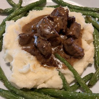 Steak & Main - Beef tips with mash and green beans - Steakhouses Near Me - North East, Maryland Steak & Main - Beef tips with mash and green beans - Steakhouses Near Me - North East, Maryland
