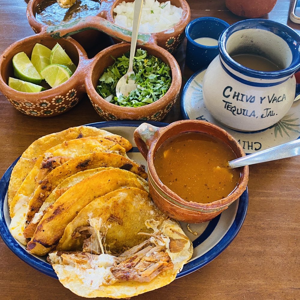 Chivo y Vaca - 4 Quesa Birria tacos de res dorados y consomé. Café de olla con piloncillo. La orden de birria de chivo también está deliciosa. - Mexican Near Me - Tequila, JAL