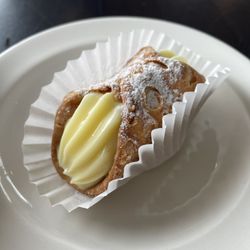 Il Porcellino Italian Restaurant And Catering - Cannoli came with an espresso for $2.50.