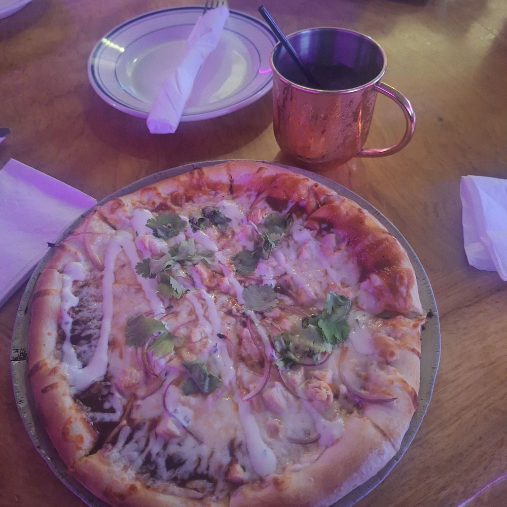 The Venice Whaler - BBQ Chicken Pizza and a Moscow Mule - American Near Me - Venice, California