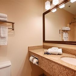 Best Western Tumwater-Olympia Inn - Guest Bathroom