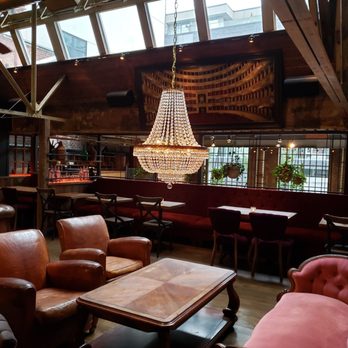 Ainslie - Second floor has a ton of natural light flowing in. - Beer Gardens Near Me - Brooklyn, New York
