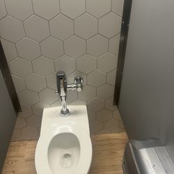 Charlotte Mecklenburg Library - South County Regional - Clean restrooms on both levels