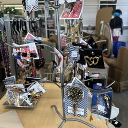 Out of the Closet - St. Petersburg - Clever Jewelry tree