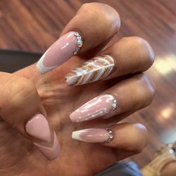 L C Nails