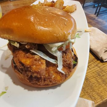 California Pizza Kitchen - Crispy Chicken Sandwich and Crispy smashed potatoes - Pizza Near Me - Des Peres, Missouri California Pizza Kitchen - Crispy Chicken Sandwich and Crispy smashed potatoes - Pizza Near Me - Des Peres, Missouri