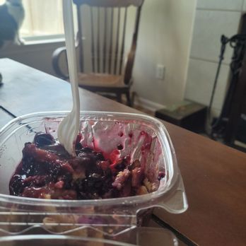 Meating Place Barbeque - Blackberry cobbler... A little too sweet... - Barbeque Near Me - Magnolia, Texas
