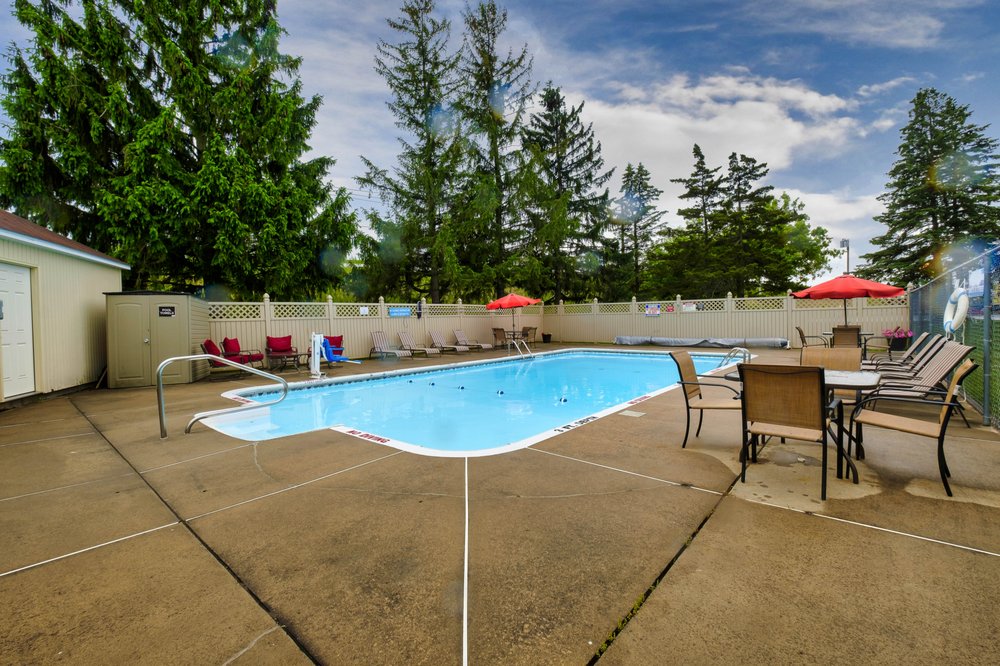 RED ROOF INN & SUITES HERKIMER - 39 Photos & 17 Reviews - 100 Marginal