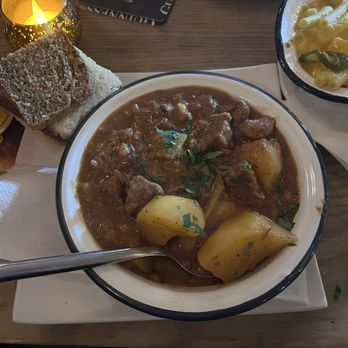 John Kavanagh The Gravediggers - Beef Stew - Pubs Near Me - Dublin, D