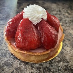 JC Patissier - Strawberry rhubarb cheese cake.