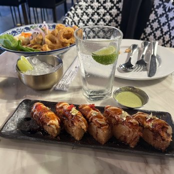 CVI.CHE 105 - La Perricholi. Crispy rice rolls with tuna. Solid. - Peruvian Near Me - Miami, Florida CVI.CHE 105 - La Perricholi. Crispy rice rolls with tuna. Solid. - Peruvian Near Me - Miami, Florida