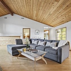 Irstudios - Mulholland Hwy - Living Room