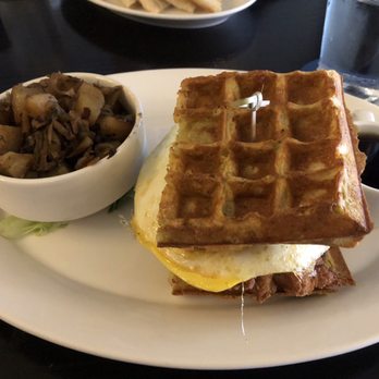 Five Horses Tavern - Breakfast Club - Beer Bar Near Me - Somerville, Massachusetts