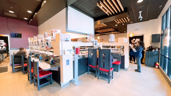 Kura Revolving Sushi Bar, 9659 Milliken Ave, Ste 104-105, Rancho