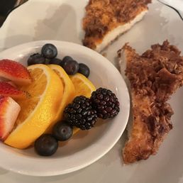kids meal: chicken with fruit kids meal: chicken with fruit