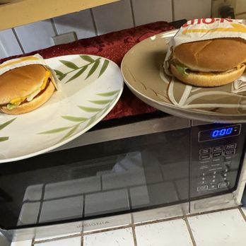 In-N-Out Burger - Setting up lunch! - Burgers Near Me - Clovis, California