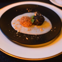 Makan - Makan | Thailand | gefüllte Klebereisbällchen mit Erdnüssen in Kokosmilchsauce