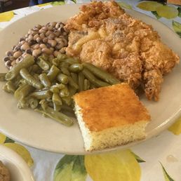 Pork chop, green beans and black eyed oeas Pork chop, green beans and black eyed oeas