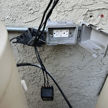 Beach boy electric - Old plug showing both plugs. - Electricians Near Me Beach boy electric - Old plug showing both plugs. - Electricians Near Me