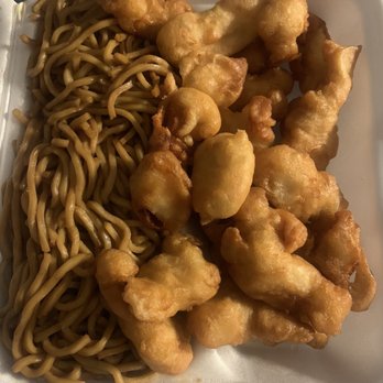 China Star - Sweet & Sour chicken combo, plain lomein. Also comes with egg roll & sauce - Chinese Near Me - Orlando, Florida China Star - Sweet & Sour chicken combo, plain lomein. Also comes with egg roll & sauce - Chinese Near Me - Orlando, Florida