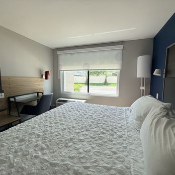 Tru by Hilton Joliet Plainfield - First floor King - Hotels Near Me - Joliet, Illinois