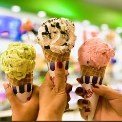 La Michoacana Craft Ice Cream - pistachio, oreo, pine nut