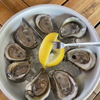 Hippin Hops Brewpub & Oyster Bar - 8 RAW OYSTERS. - Seafood Near Me - Atlanta, Georgia