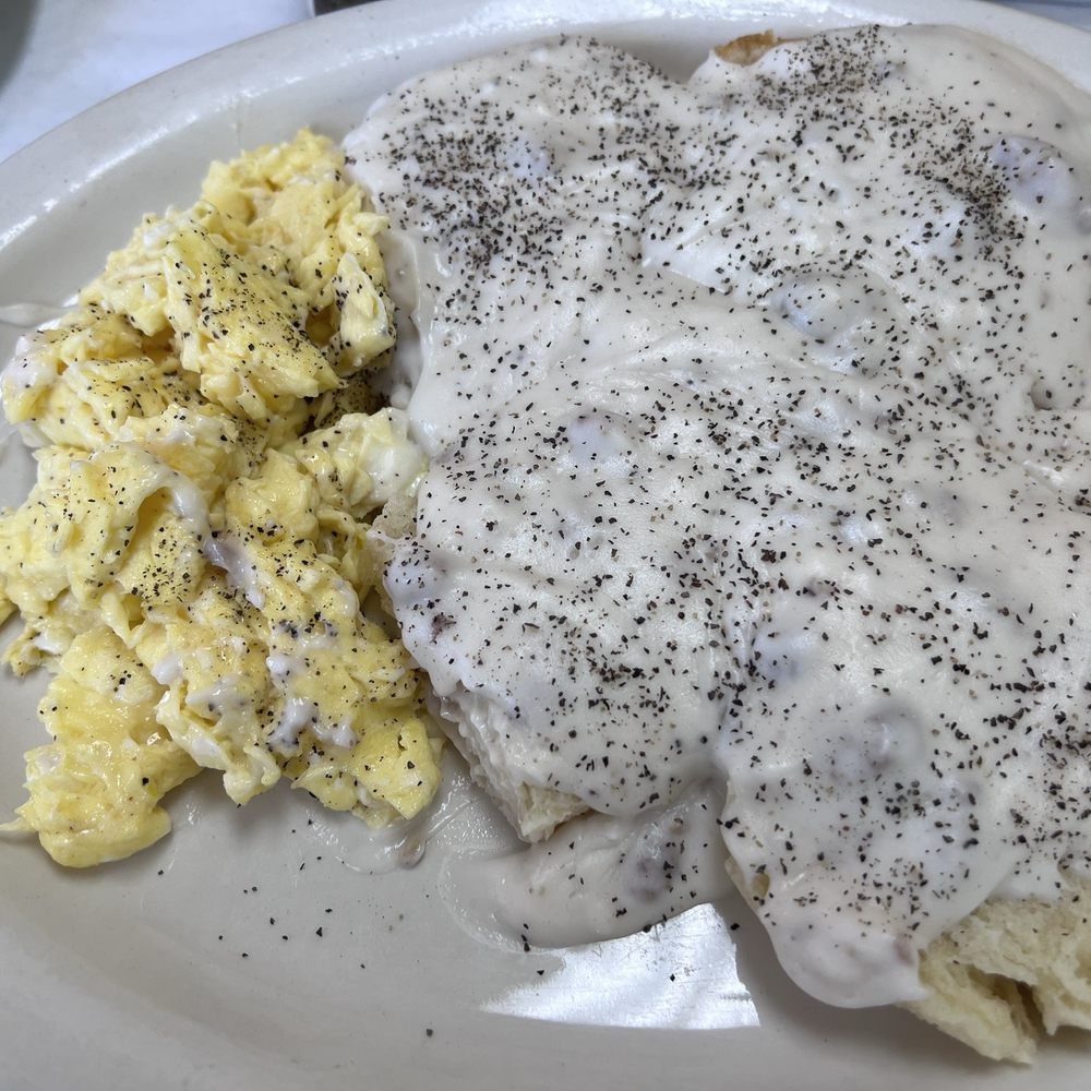 The Toast Cafe - Scrambled eggs, biscuits & gravy just the way I like it! Karen was fast, friendly and efficient! Thank you Chris & Leandra from Anderson IN - Cafes Near Me - Fruitland Park, Florida