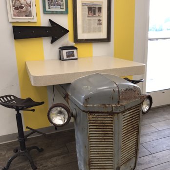 The Frozen Farmer - Cool table - Ice Cream & Frozen Yogurt Near Me - Bridgeville, Delaware The Frozen Farmer - Cool table - Ice Cream & Frozen Yogurt Near Me - Bridgeville, Delaware