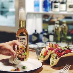 Monkey - Tacos & corona