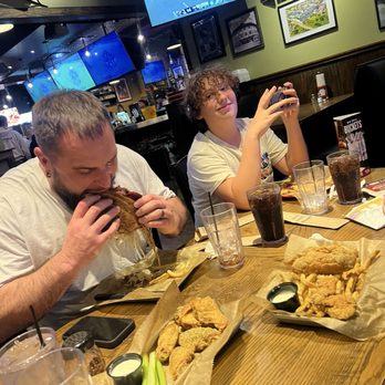 Primanti Bros. Restaurant and Bar - Great food and service - Sports Bars Near Me - Hershey, Pennsylvania
